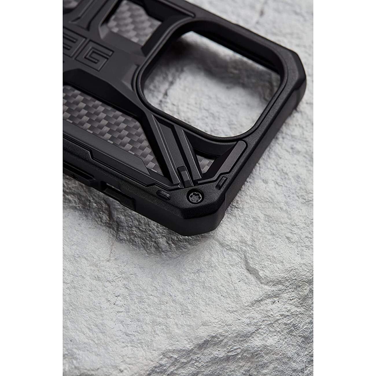 Husa iPhone 13 - UAG Monarch Carbon Fiber - mag-genius-accesorii